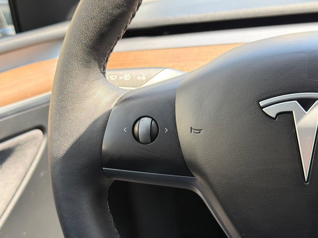Used 2024 Tesla Model Y Long Range RWD image 22