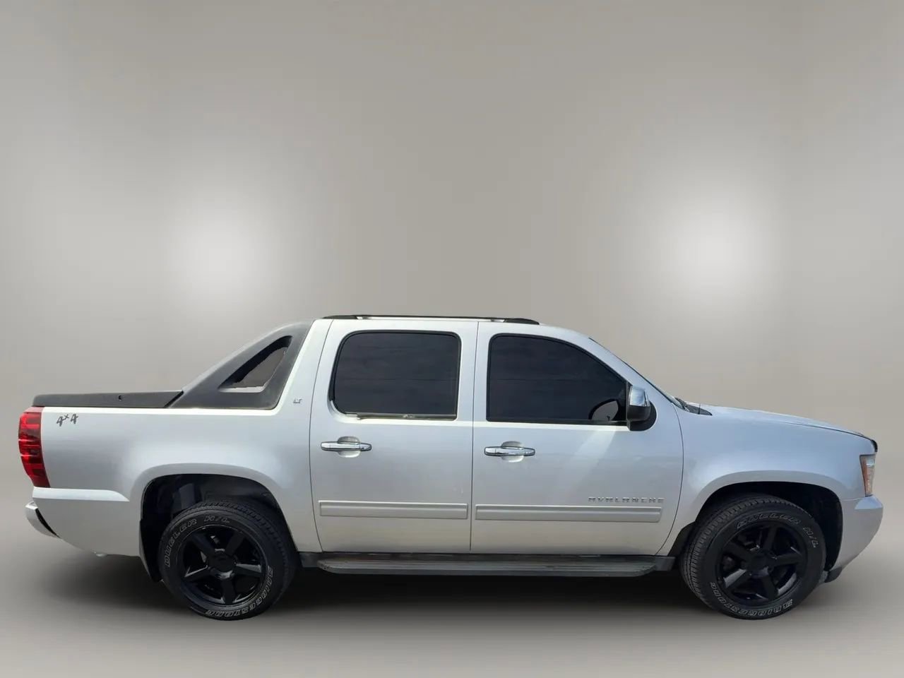 Used 2012 Chevrolet Avalanche LT w/ All-Star Edition AWD/4WD image 8
