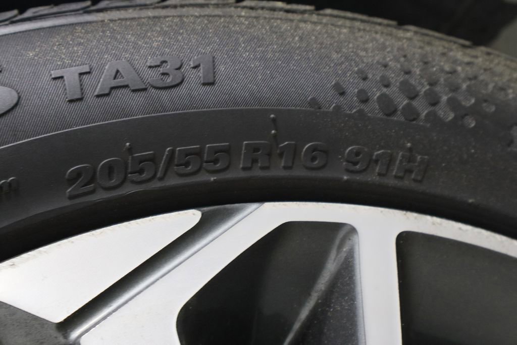 Used 2024 Kia Forte LXS image 39