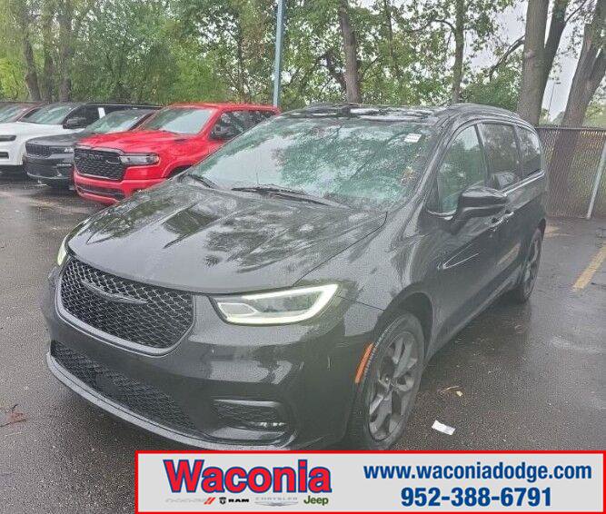 Used 2023 Chrysler Pacifica Touring-L w/ S Appearance Package