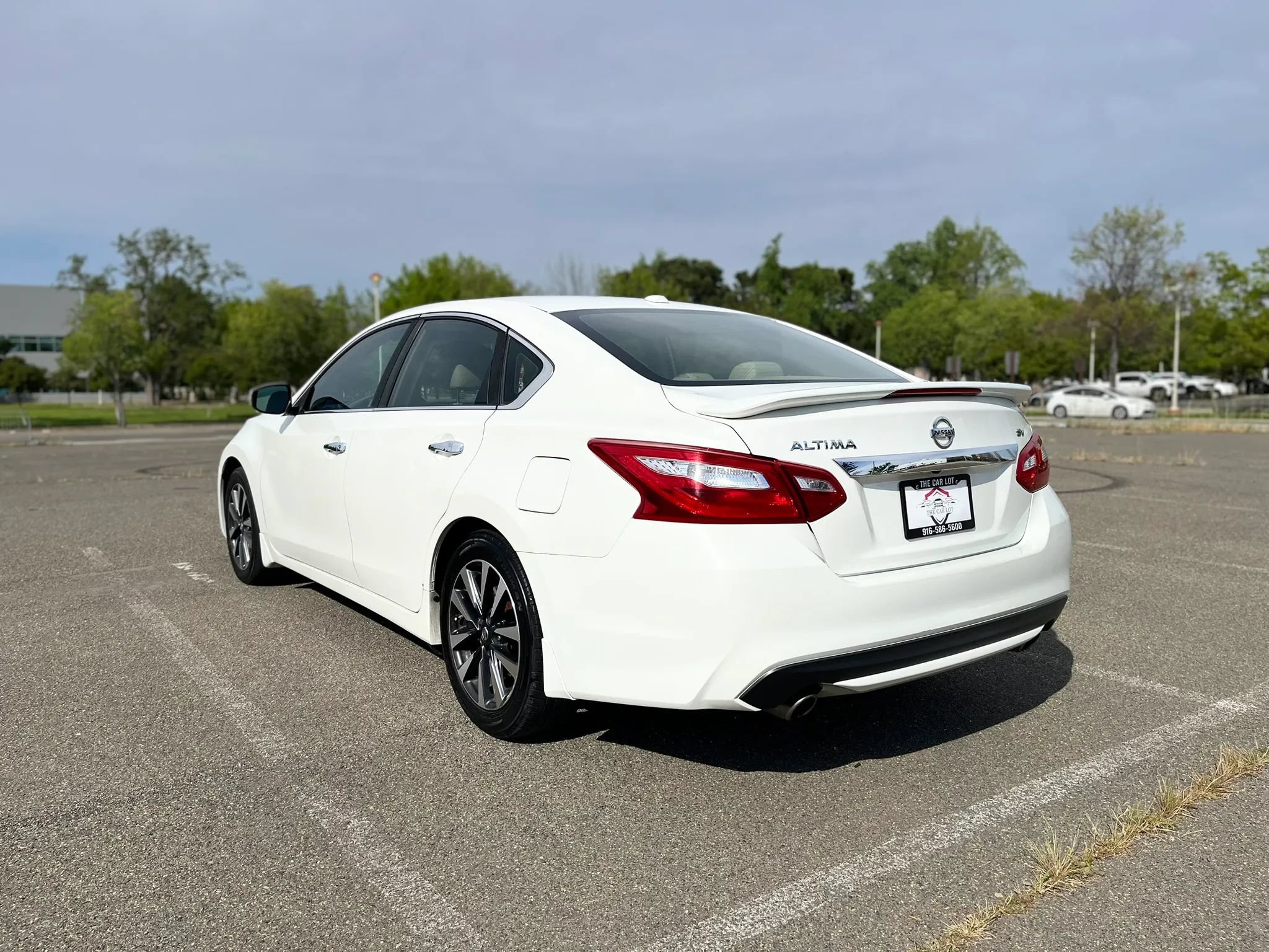 Used 2016 Nissan Altima 2.5 SV w/ Convenience Package FWD image 8