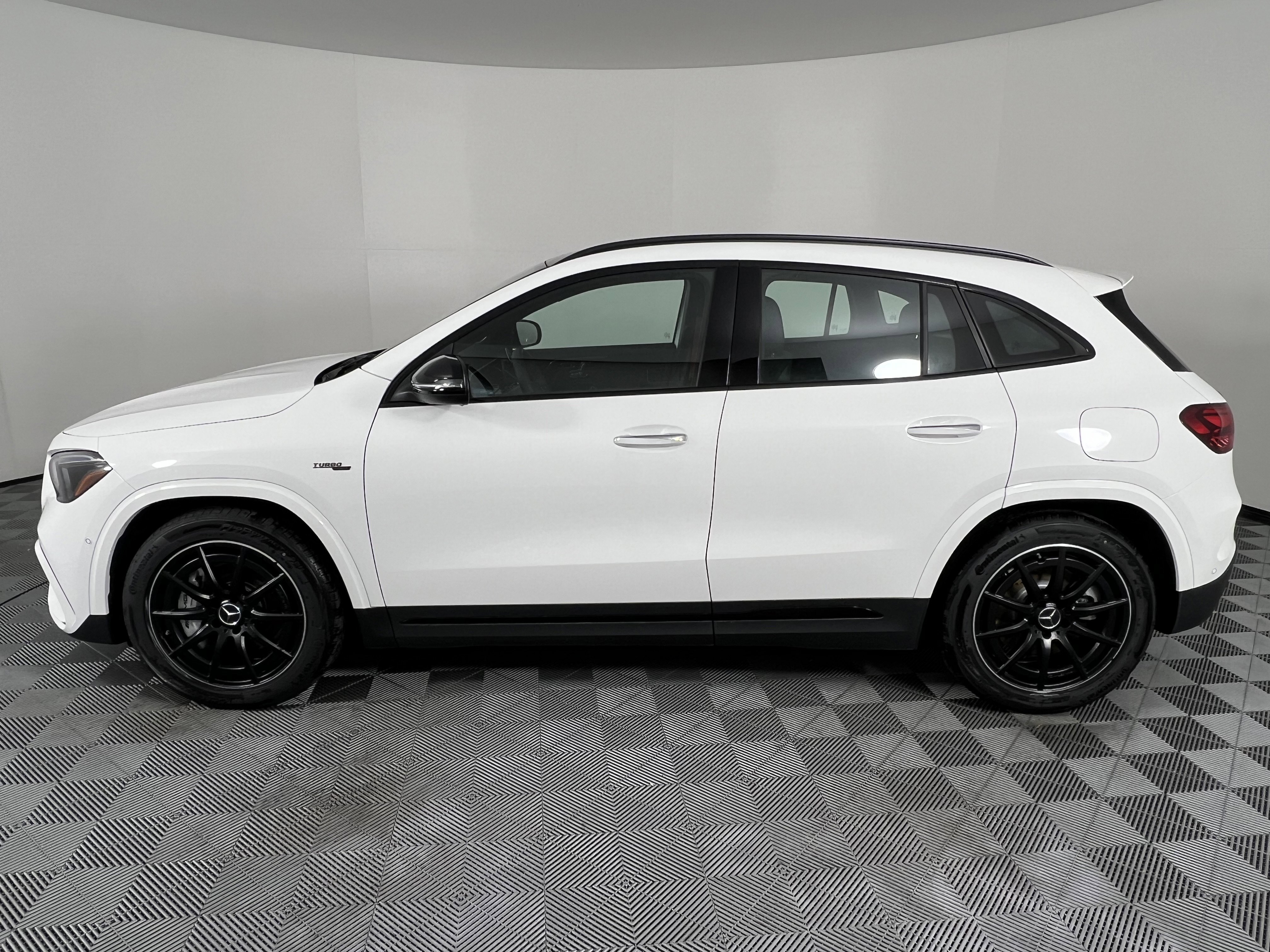 New 2025 Mercedes-Benz GLA 35 AMG 4MATIC image 9