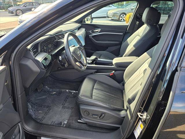 Used 2024 Audi Q8 e-tron Premium image 22