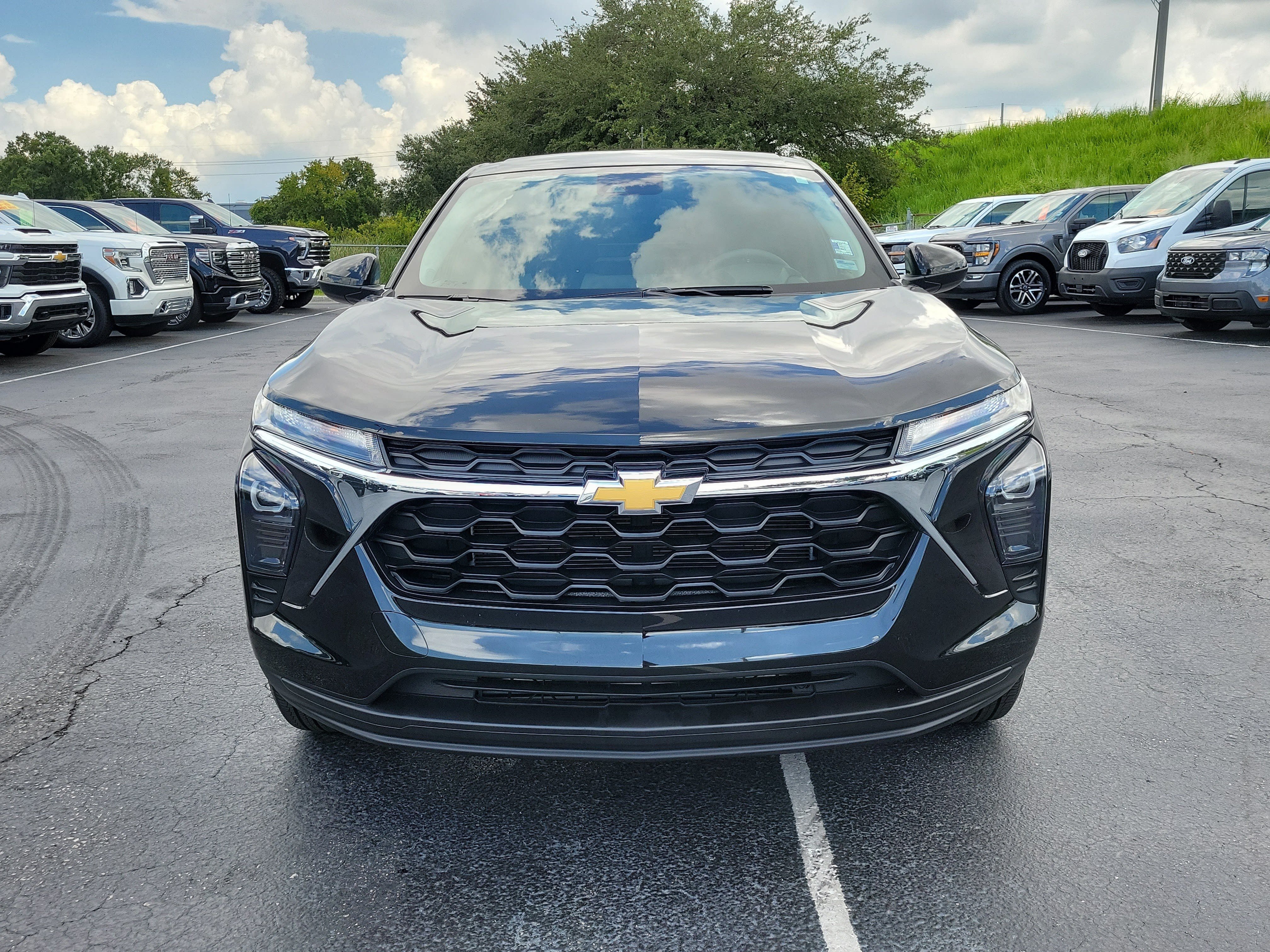 Used 2025 Chevrolet Trax LS w/ LS Convenience Package FWD image 2