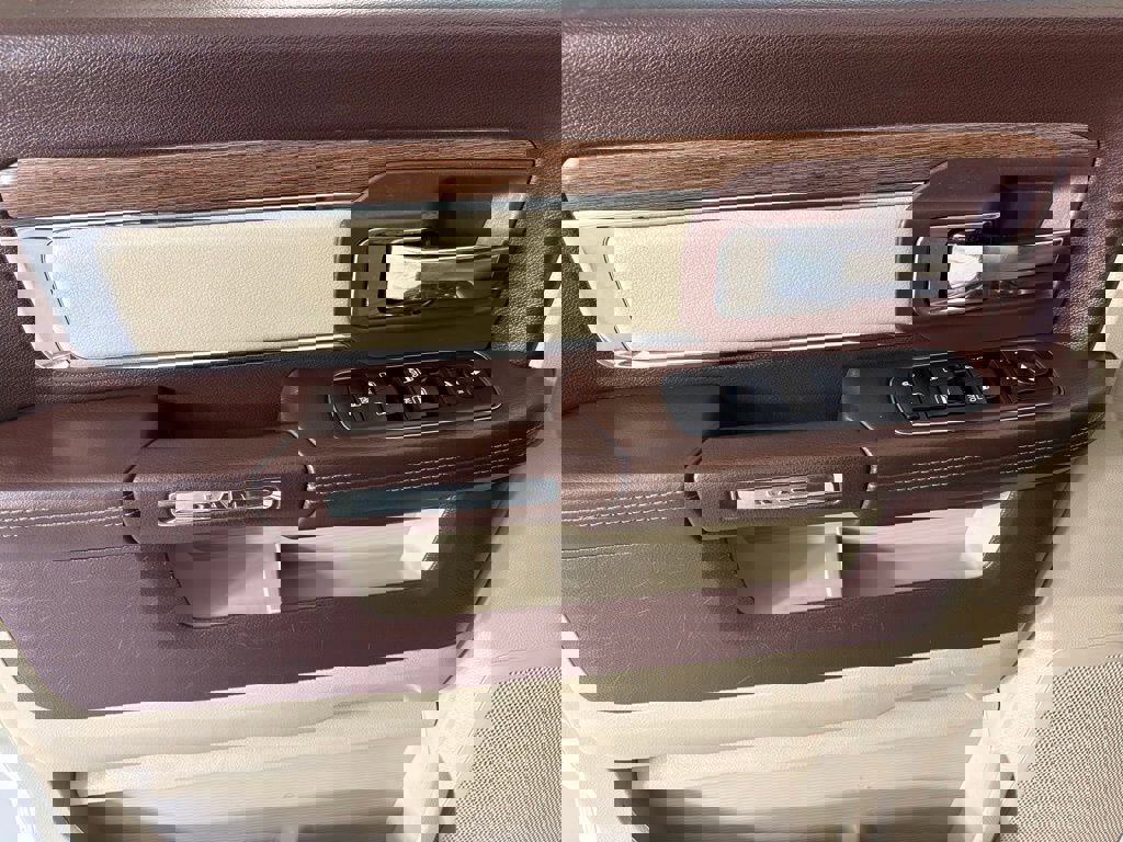 Used 2016 RAM 2500 Laramie w/ Convenience Group AWD/4WD image 18