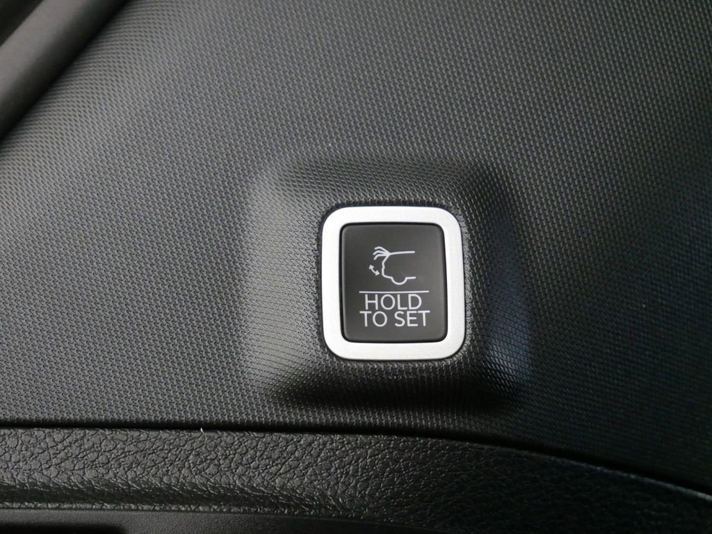 Certified 2024 Jeep Grand Cherokee Altitude image 30