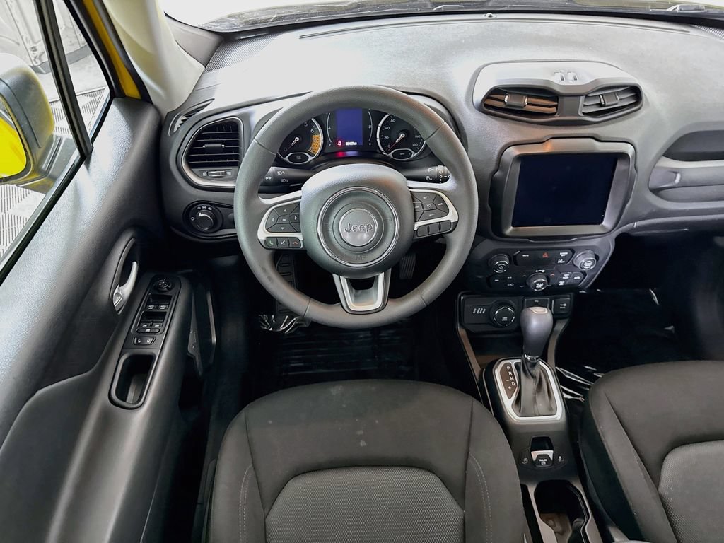 Used 2023 Jeep Renegade Latitude AWD/4WD image 4