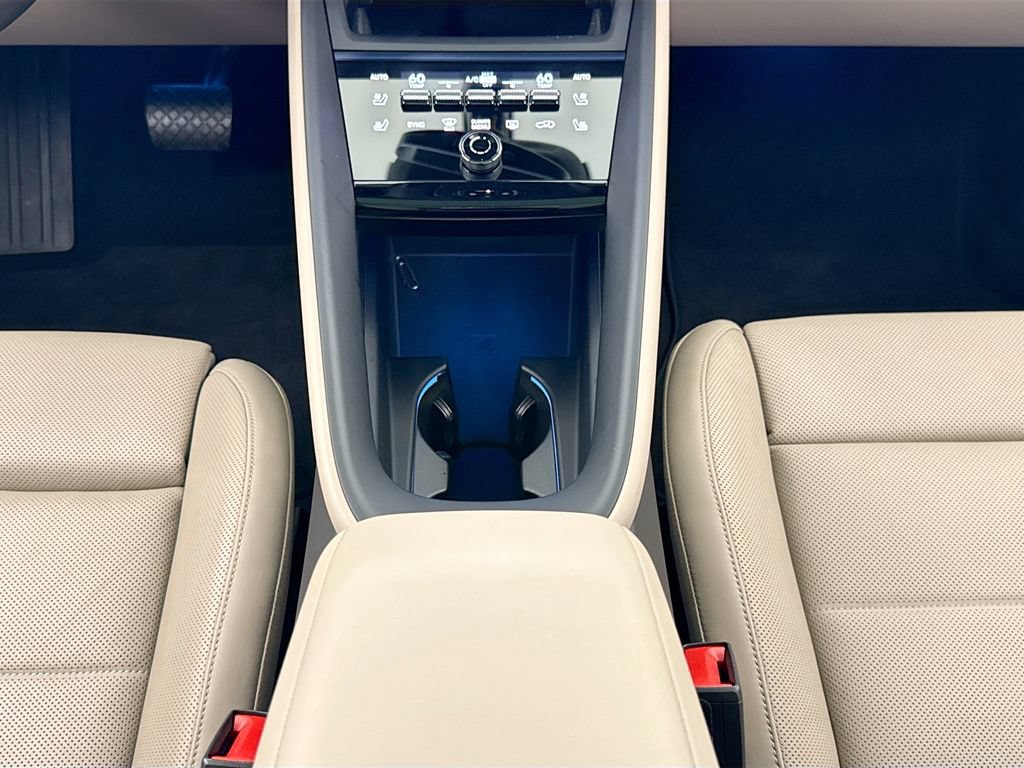 Certified 2024 Porsche Macan 4 Electric AWD/4WD image 12