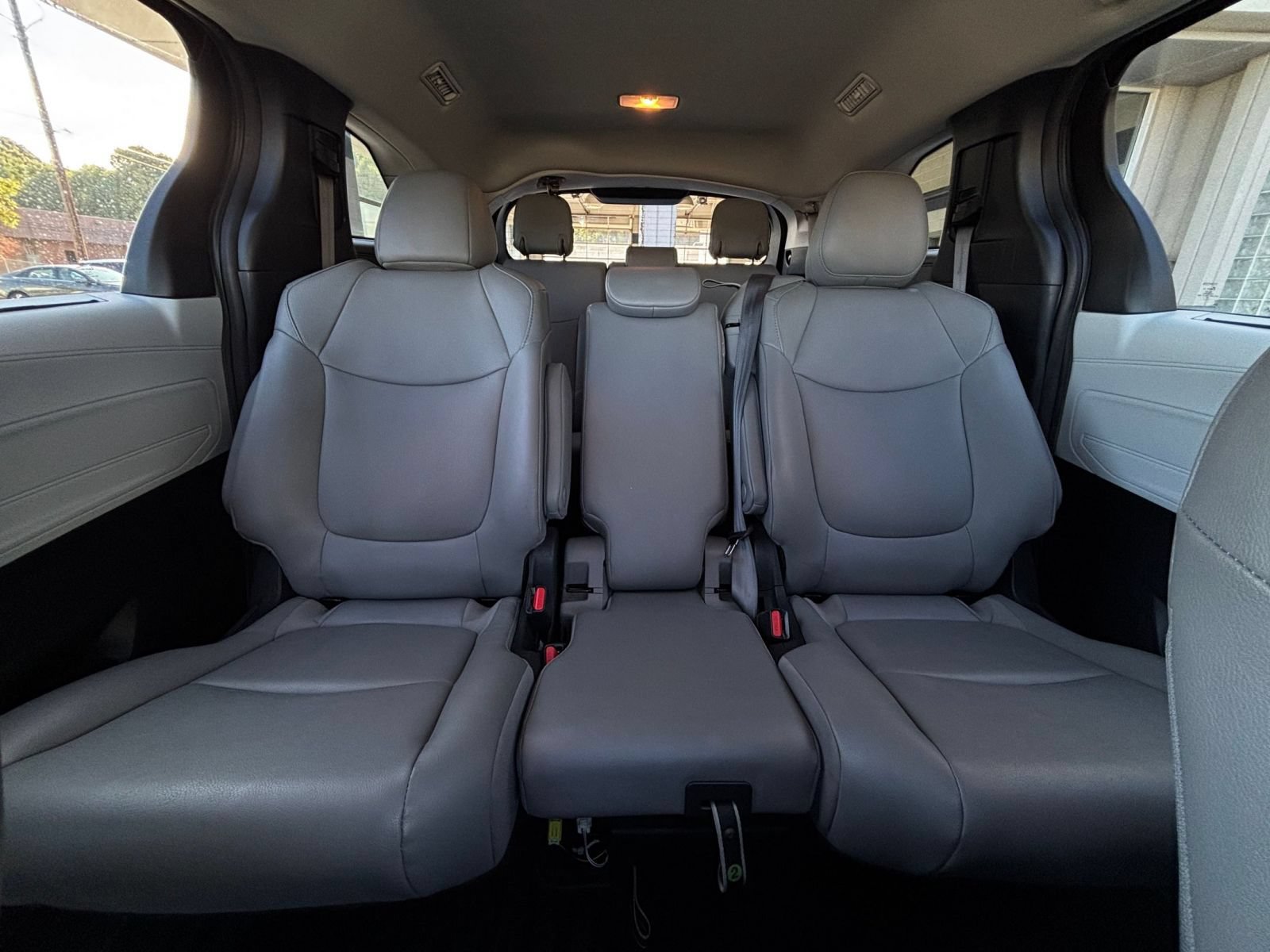 Used 2025 Toyota Sienna XLE FWD image 41
