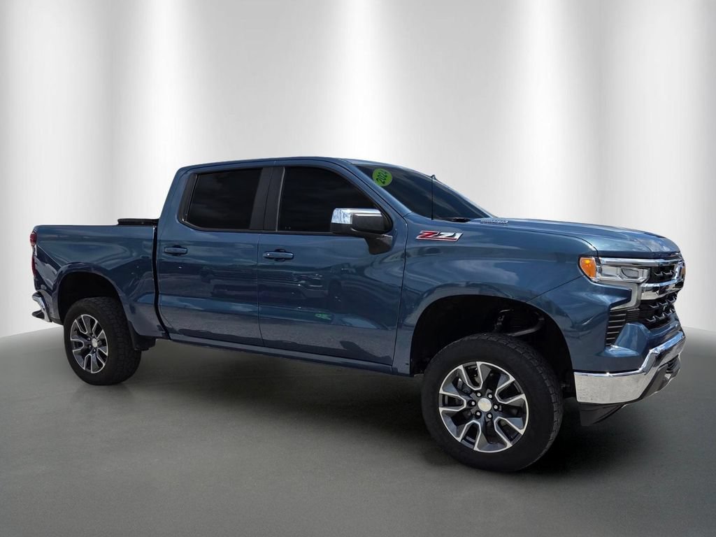 Used 2024 Chevrolet Silverado 1500 LT AWD/4WD image 2
