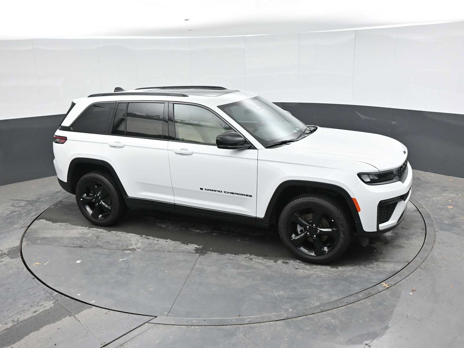 Used 2026 Jeep Grand Cherokee Limited w/ Limited Altitude Package AWD/4WD image 19