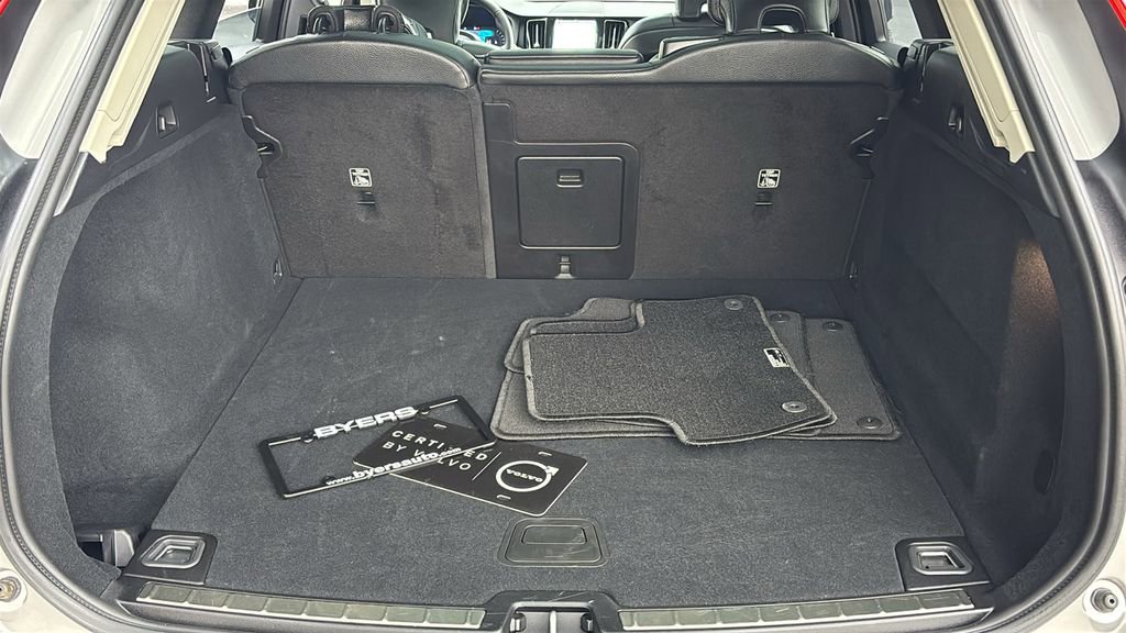Certified 2025 Volvo XC60 B5 Plus AWD/4WD image 31