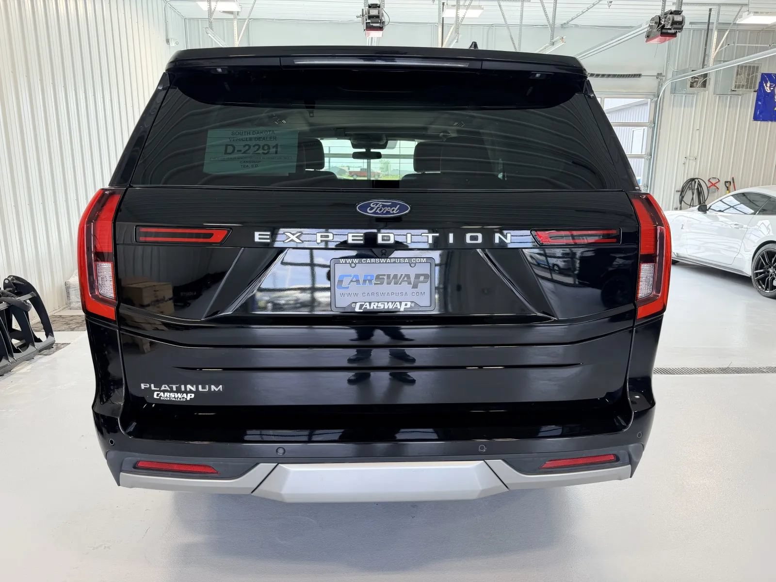 Used 2025 Ford Expedition Platinum AWD/4WD image 4
