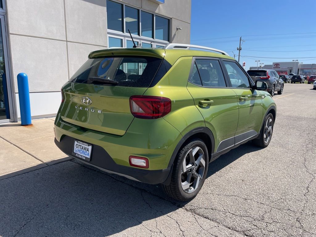 Used 2024 Hyundai Venue SEL FWD image 5