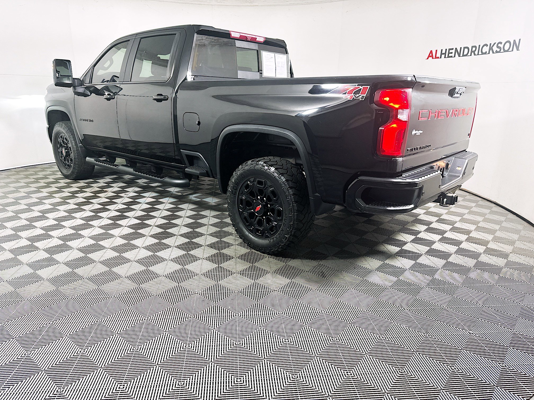 Used 2024 Chevrolet Silverado 2500 LT w/ Midnight Edition image 5
