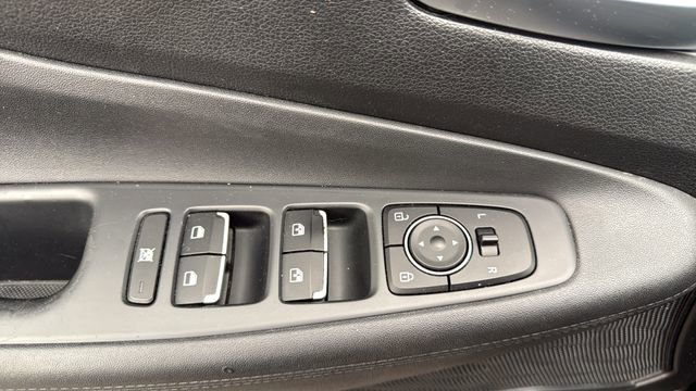 Used 2020 Hyundai Santa Fe SE image 13