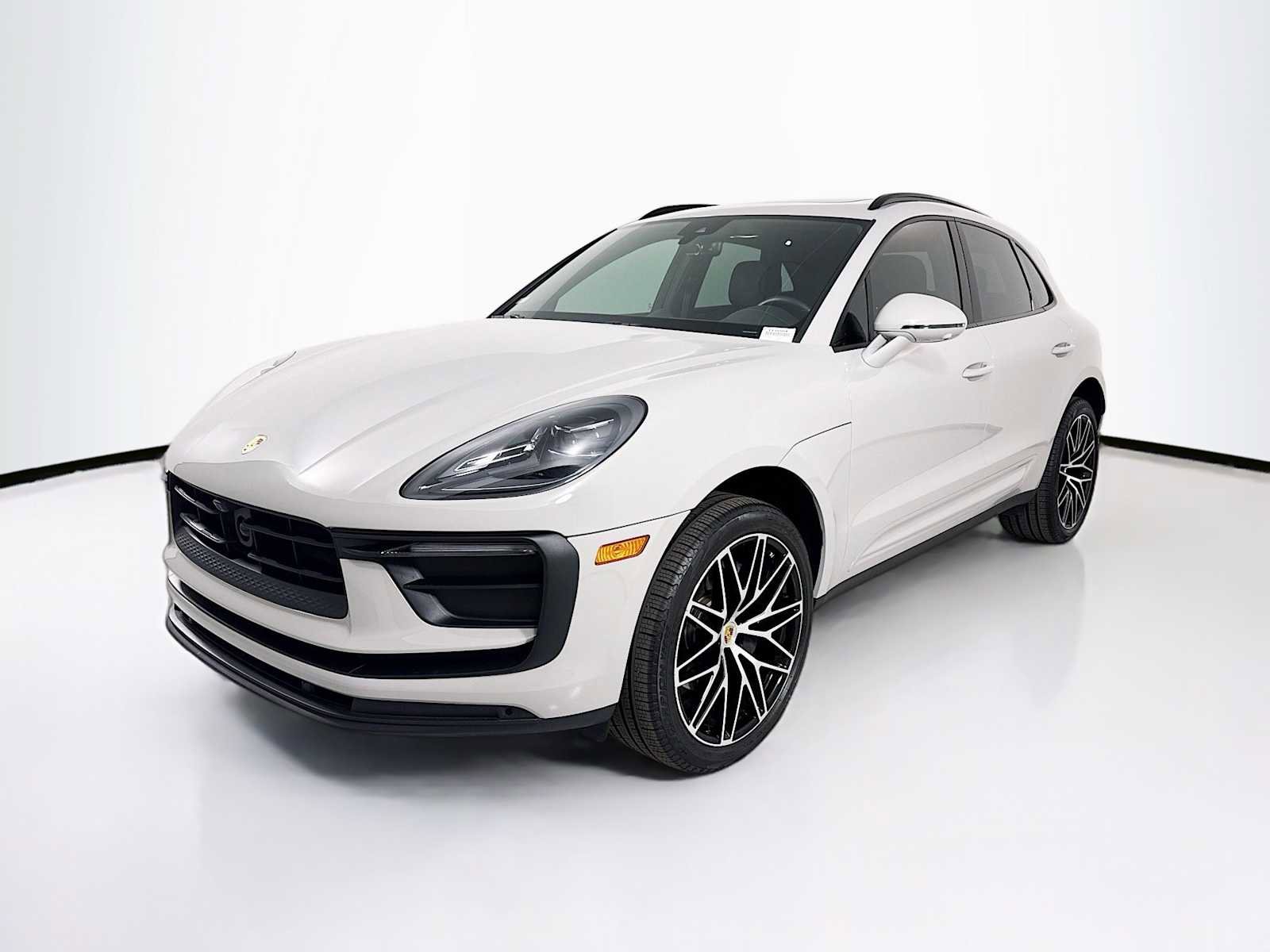 Certified 2025 Porsche Macan image 1