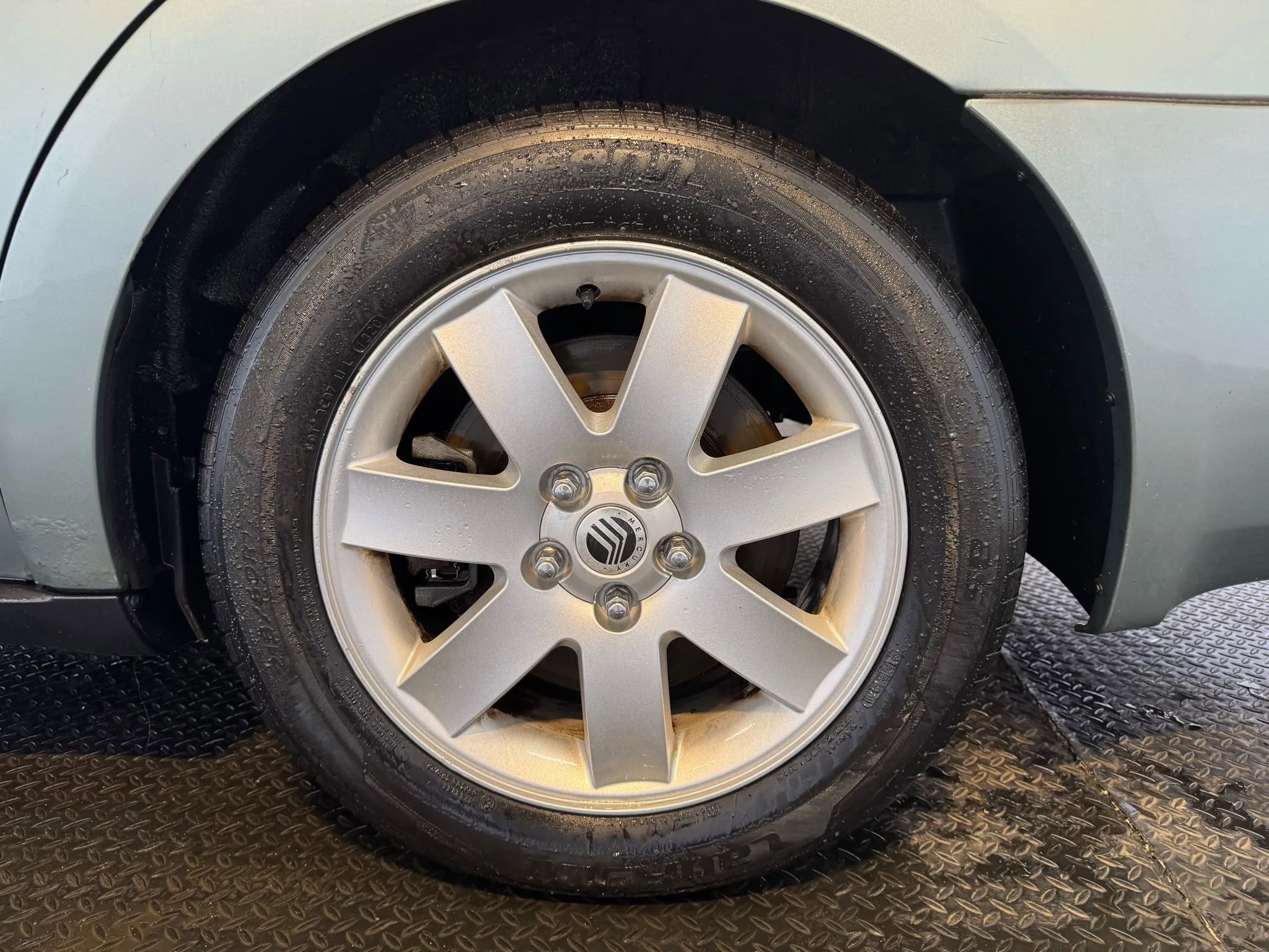 Used 2005 Mercury Montego Luxury image 32