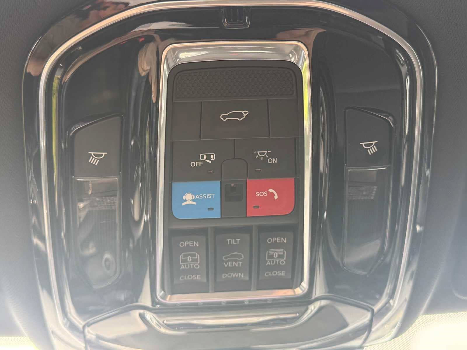 Used 2024 Jeep Grand Cherokee L Overland w/ Luxury Tech Group IV AWD/4WD image 35
