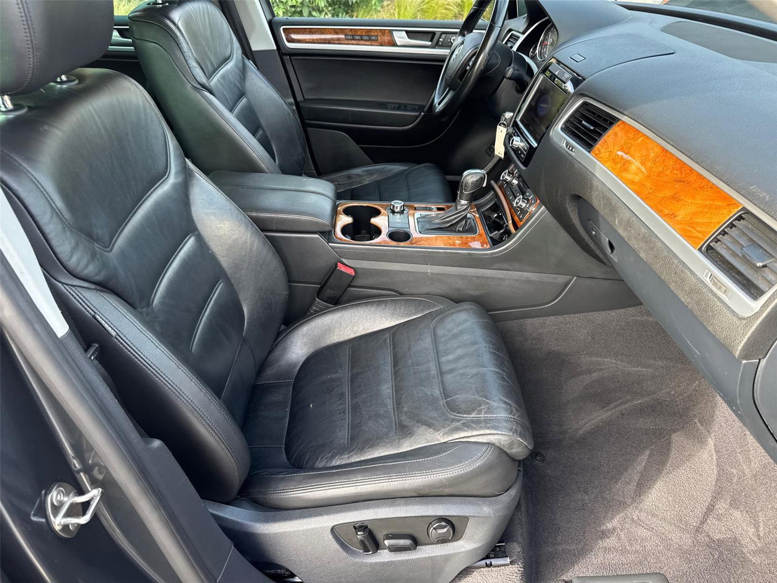 Used 2013 Volkswagen Touareg Lux image 16