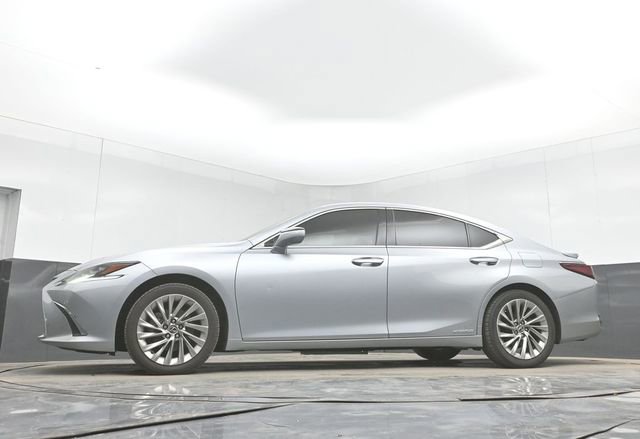 Used 2022 Lexus ES 300h Ultra Luxury w/ Accessory Package 2 FWD image 30