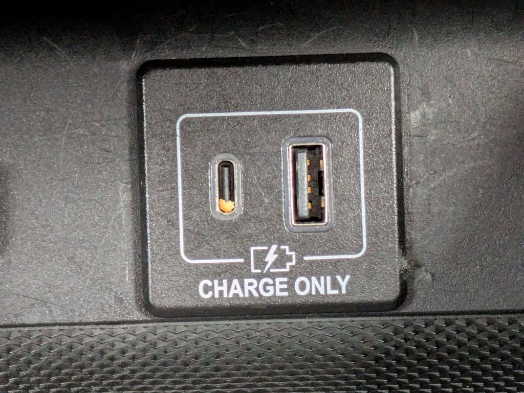 Used 2020 Nissan Pathfinder SV image 28