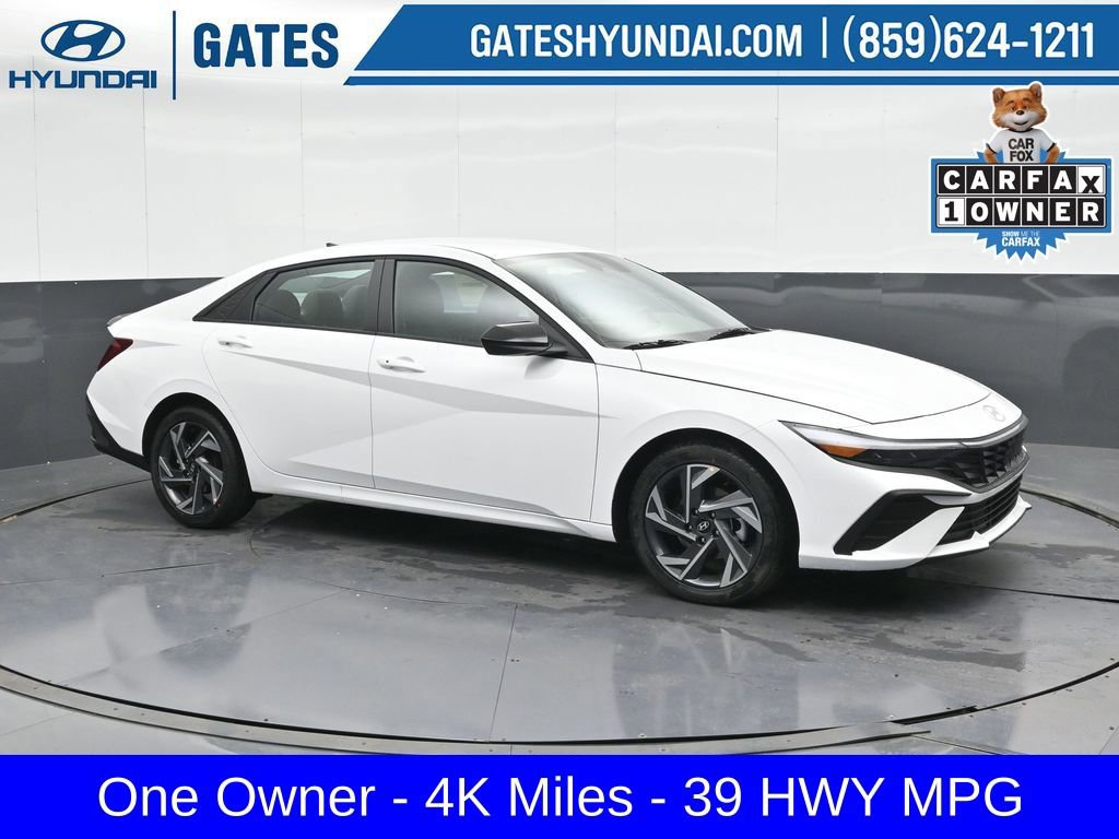 Used 2025 Hyundai Elantra Sport image 1