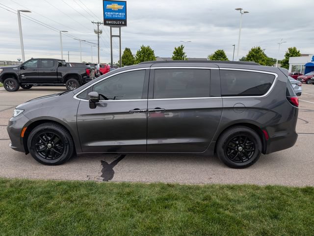 Used 2022 Chrysler Pacifica Touring-L FWD image 12