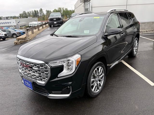 Used 2024 GMC Terrain Denali w/ Denali Premium Package AWD/4WD image 7