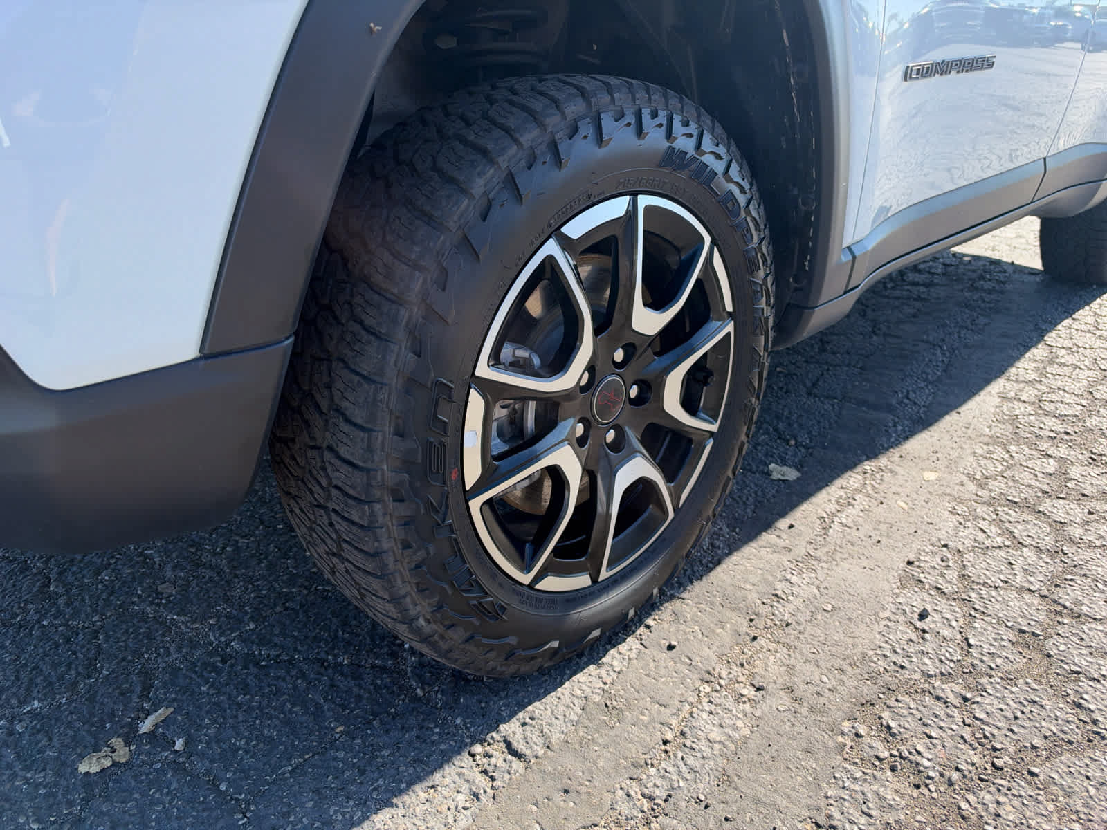 Used 2025 Jeep Compass Trailhawk AWD/4WD image 9