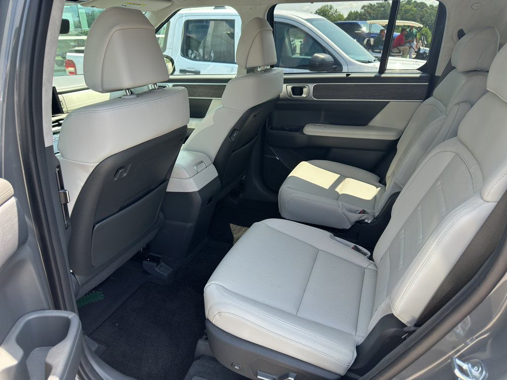 Used 2025 Hyundai Santa Fe Calligraphy AWD/4WD image 5