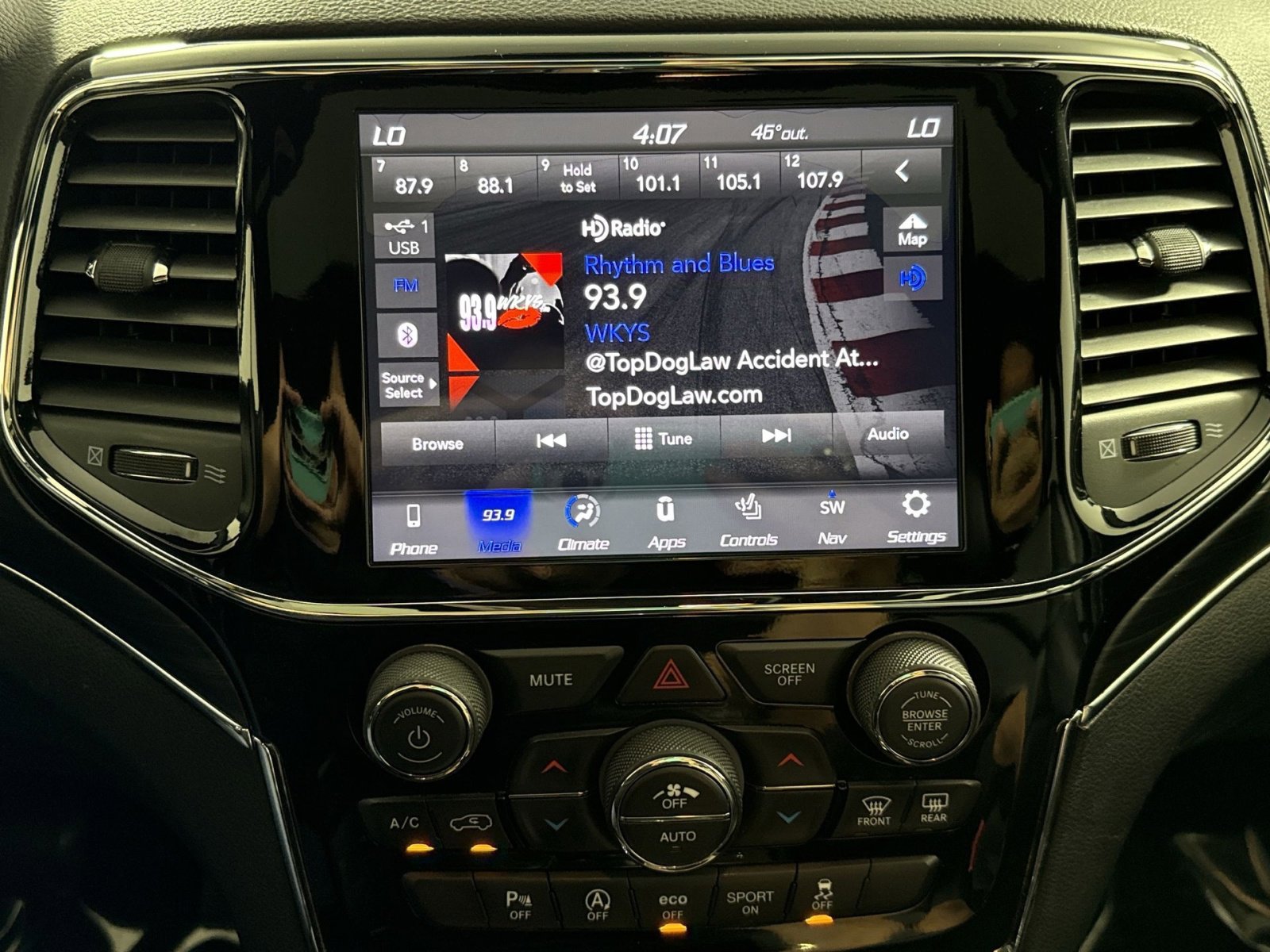 Used 2019 Jeep Grand Cherokee Limited AWD/4WD image 18