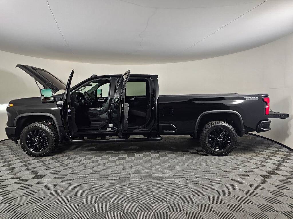 Used 2025 Chevrolet Silverado 3500 LTZ w/ LTZ Plus Package image 14