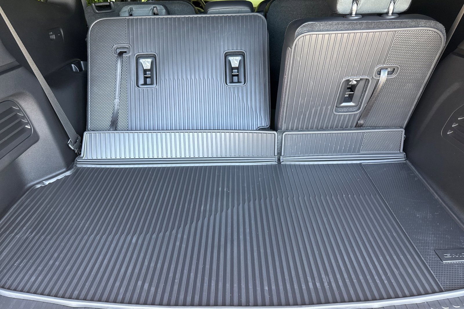 New 2026 GMC Acadia AT4 w/ LPO, Floor Liner Package AWD/4WD image 17