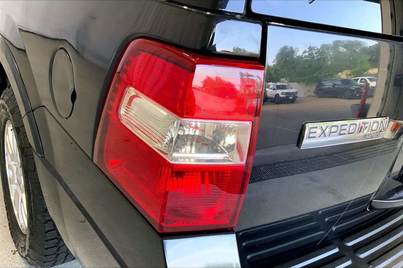 Used 2012 Ford Expedition Limited RWD image 29