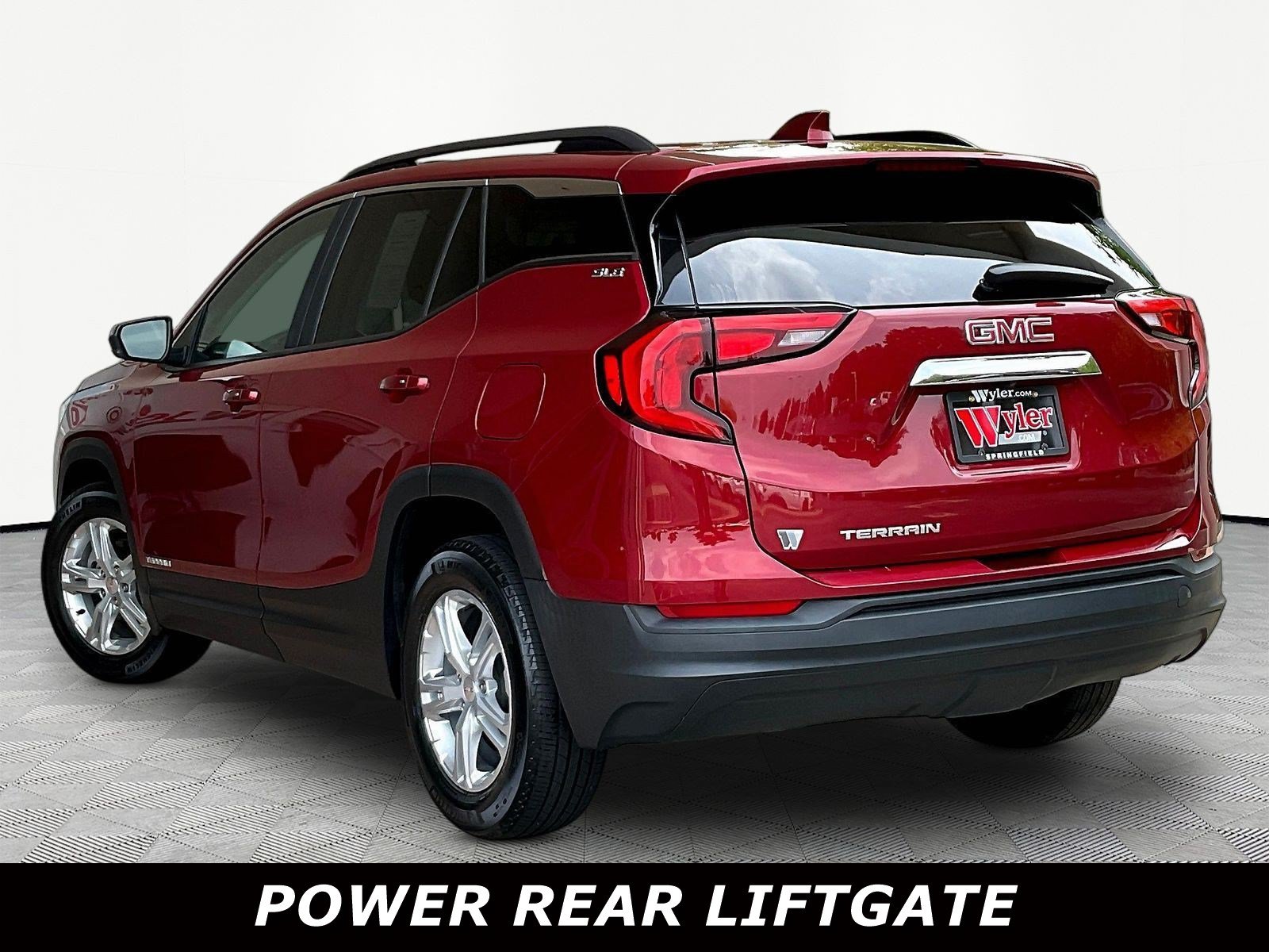 Used 2021 GMC Terrain SLE w/ Driver Convenience Package FWD image 4