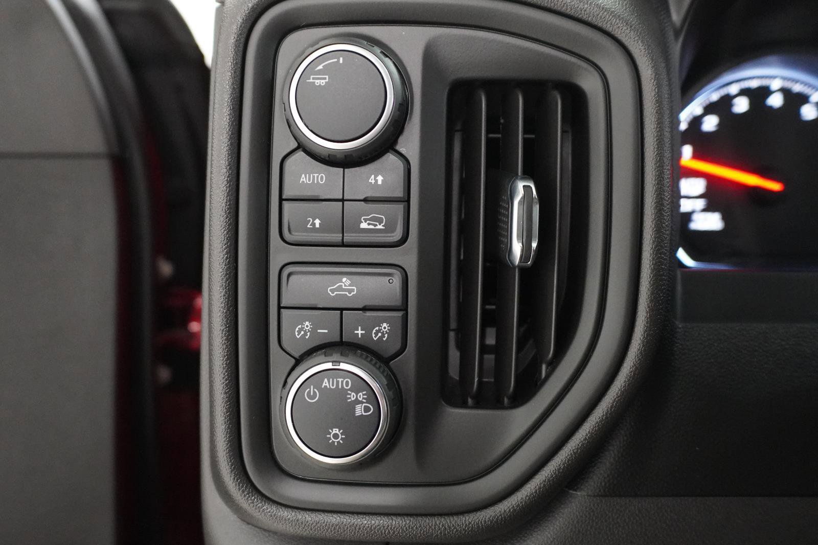 Used 2021 Chevrolet Silverado 1500 Custom AWD/4WD image 16