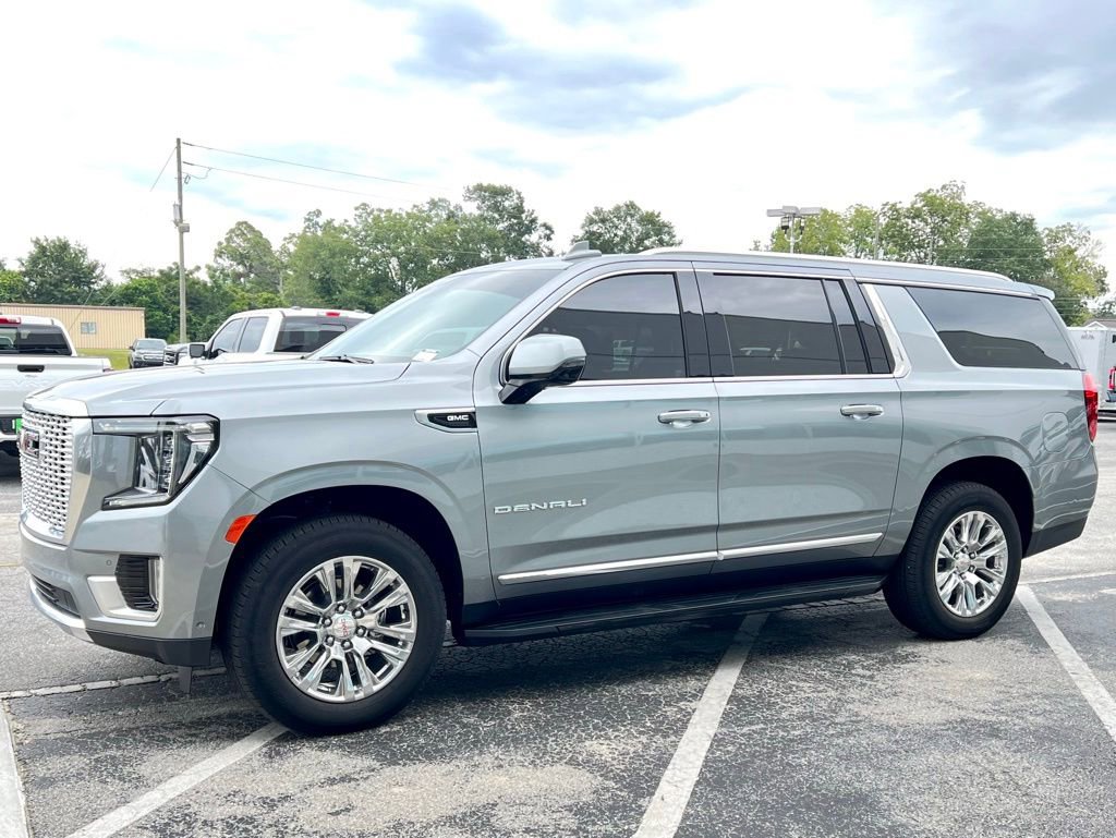 Used 2024 GMC Yukon XL Denali w/ Advanced Technology Package image 10