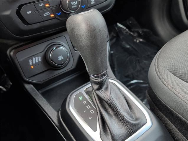 Used 2020 Jeep Renegade Altitude AWD/4WD image 13