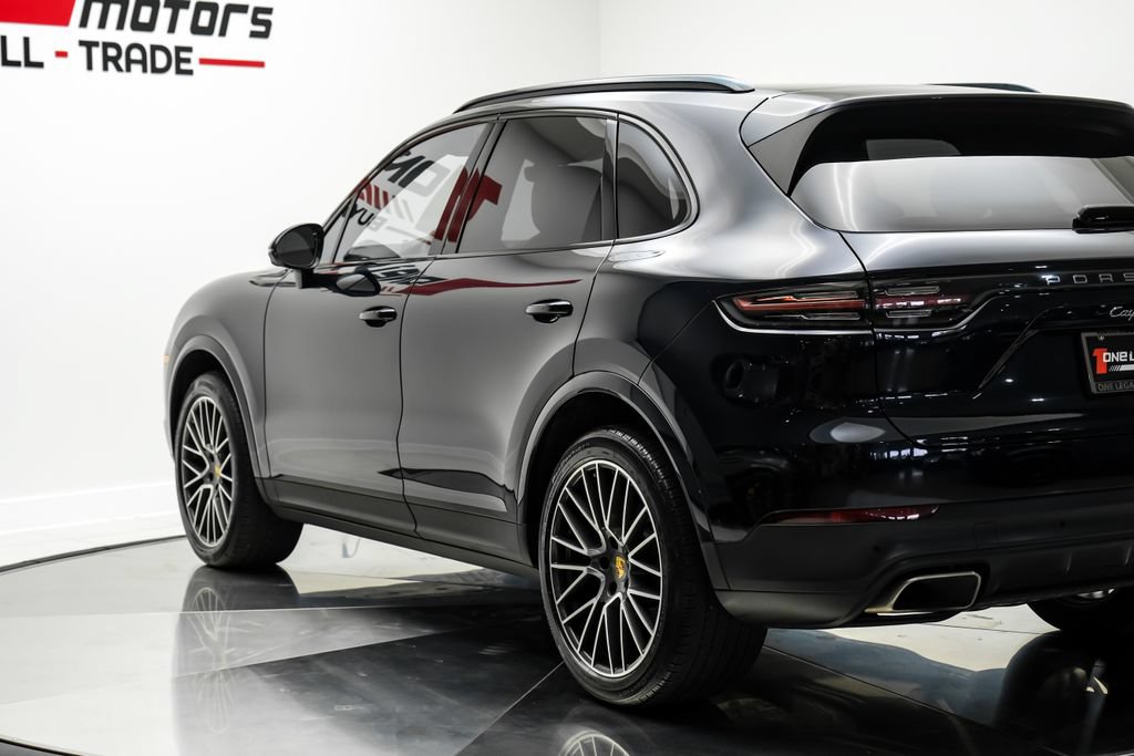 Used 2023 Porsche Cayenne w/ Premium Package AWD/4WD image 14