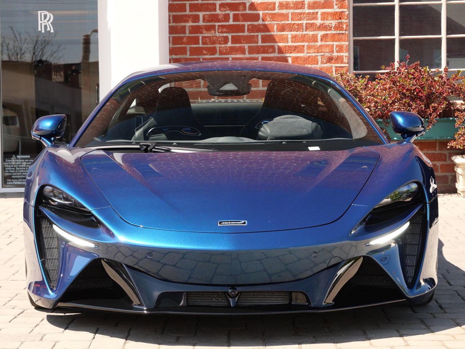 Used 2023 McLaren Artura RWD image 2