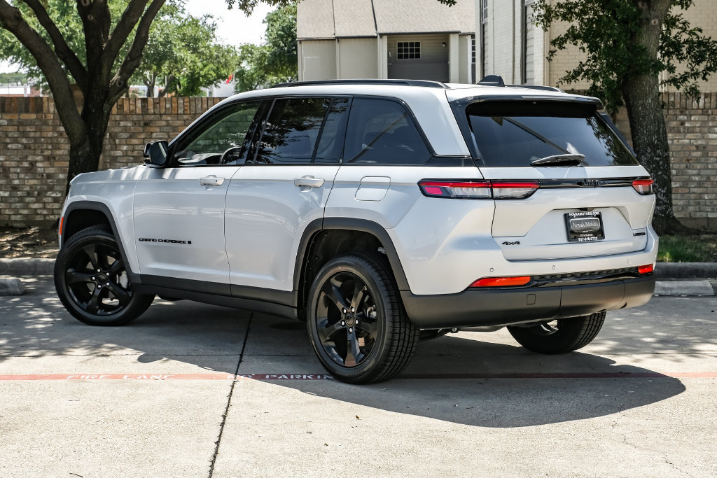 Used 2023 Jeep Grand Cherokee Limited w/ Black Appearance Package AWD/4WD image 21