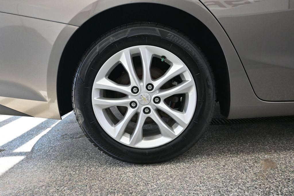 Used 2017 Chevrolet Malibu LT FWD image 16