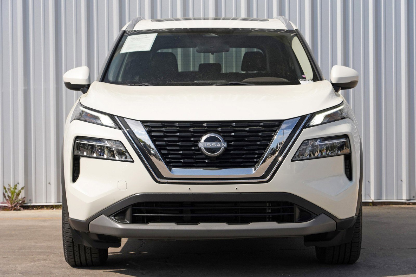 Used 2022 Nissan Rogue SV w/ SV Premium Package FWD image 6