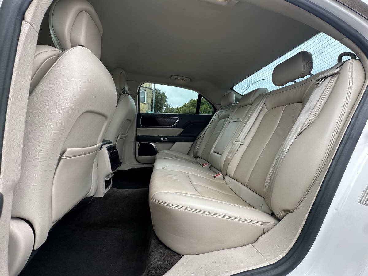 Used 2017 Lincoln Continental Select FWD image 38