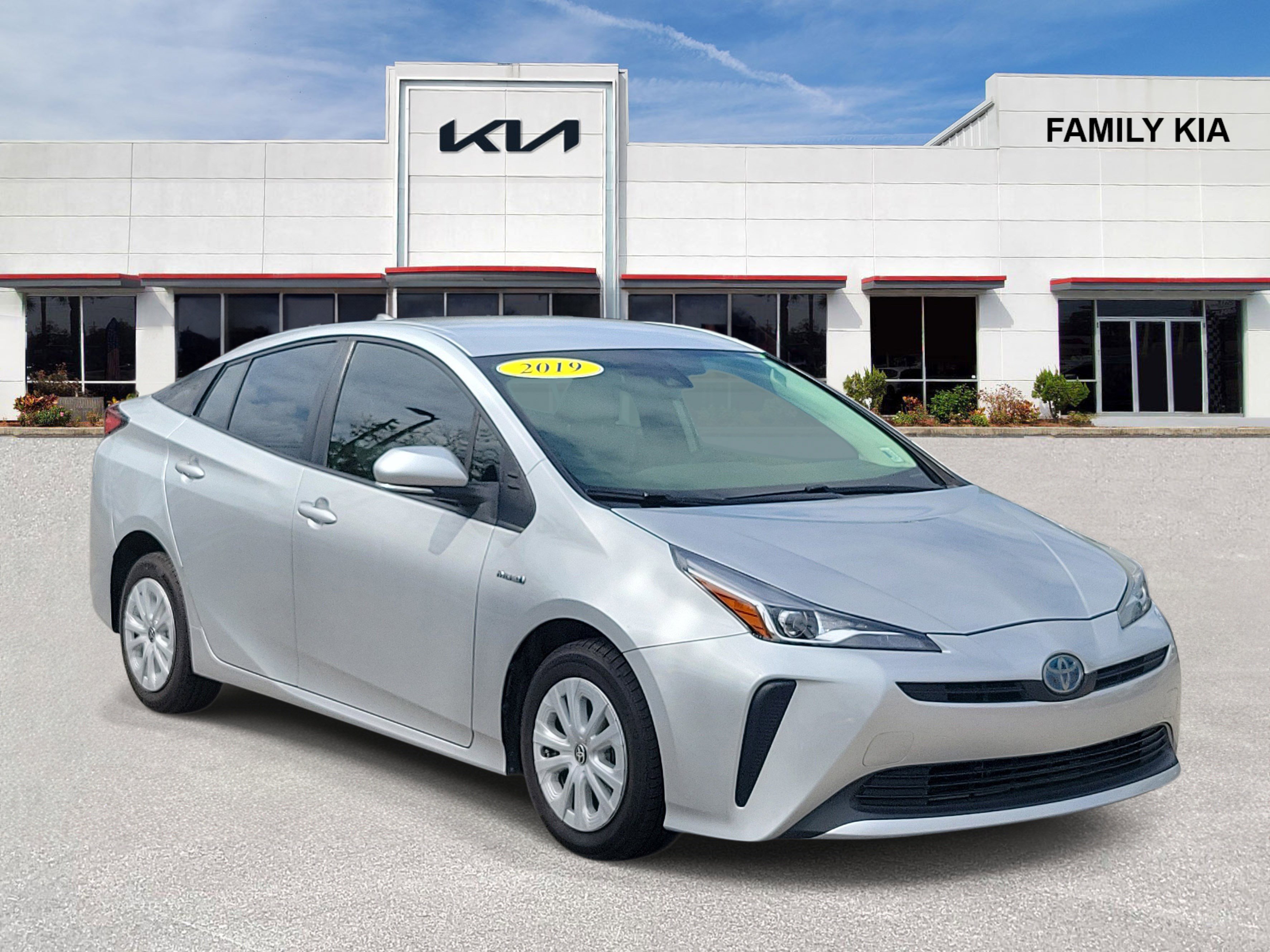 Used 2019 Toyota Prius L Eco FWD image 1