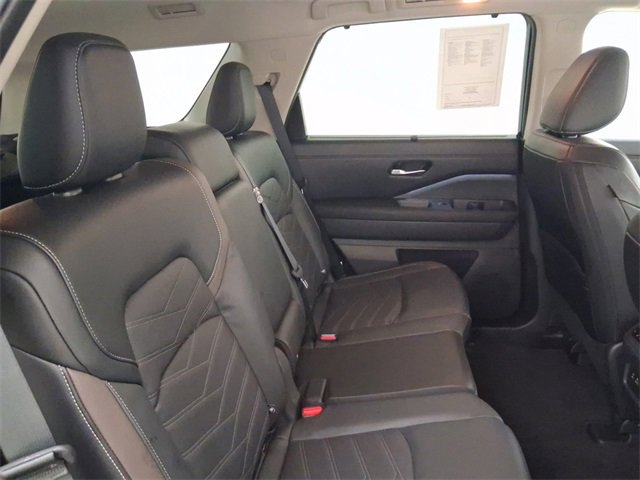Used 2024 Nissan Pathfinder Platinum w/ Black Appearance Package image 16