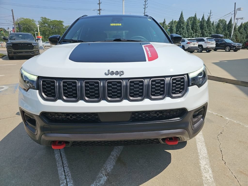 Certified 2025 Jeep Compass Trailhawk w/ Trailhawk Elite Group AWD/4WD image 8