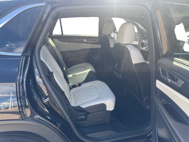 Used 2024 Volkswagen Atlas Cross Sport SEL Premium R-Line AWD/4WD image 11