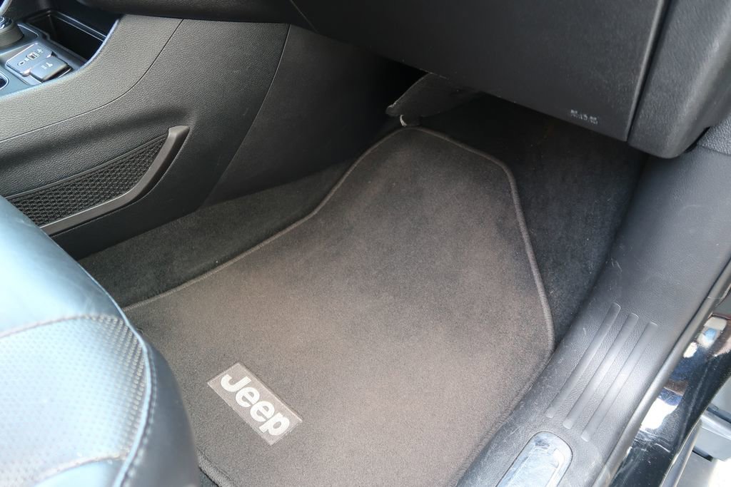 Used 2019 Jeep Cherokee Limited image 38